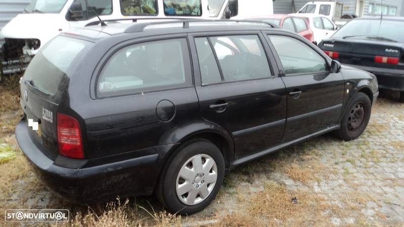 Skoda Octavia Combi 1.6i 2001 - Para Peças - 5