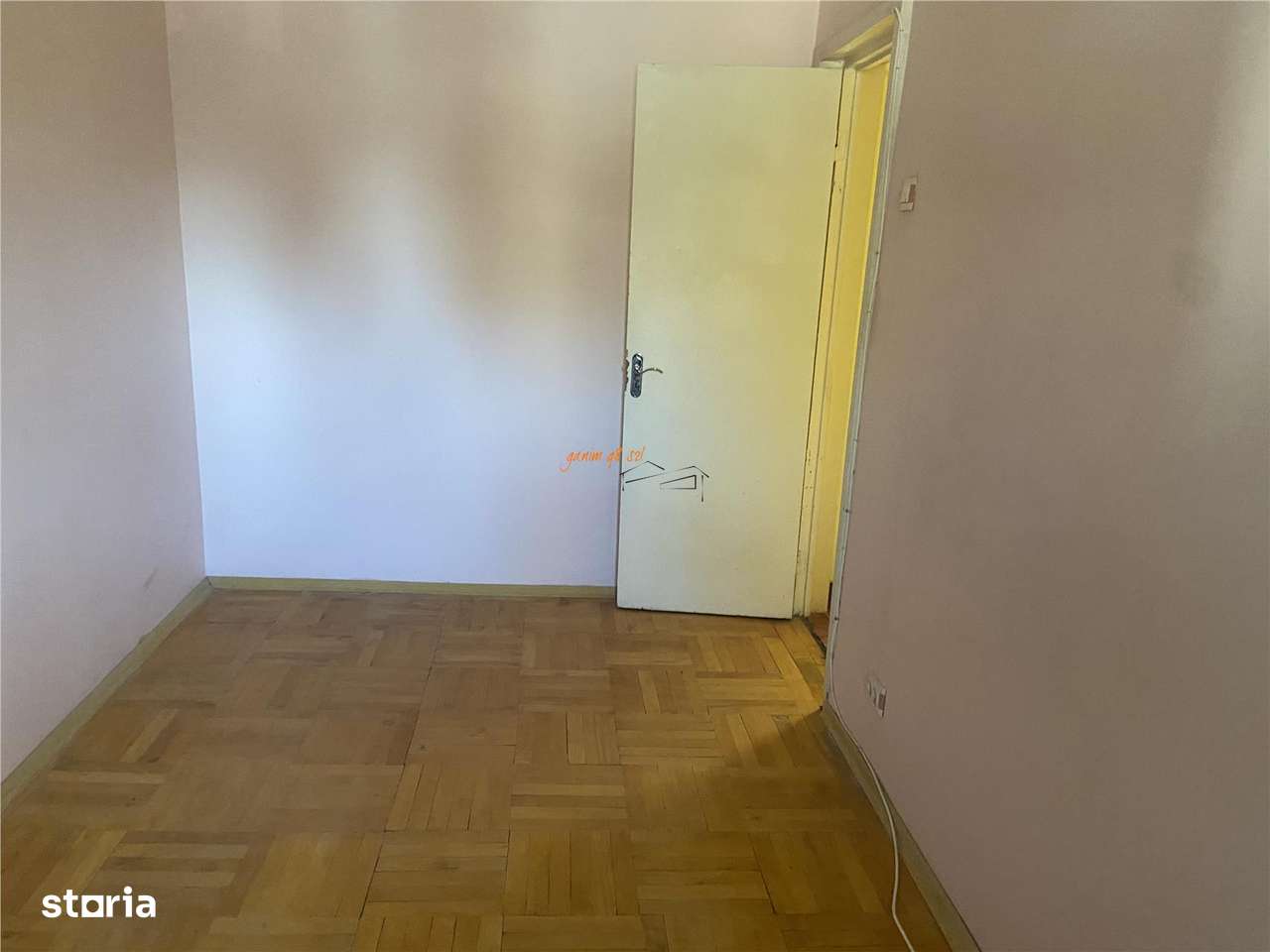 Apartament 4 camere , zona cartier Sud , et 1 , 60 mp , liber-6