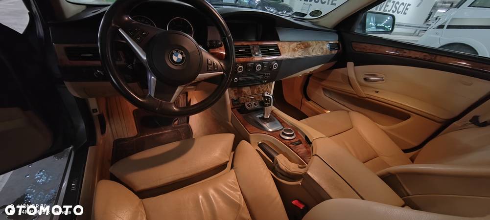 BMW Seria 5 530d xDrive Touring - 7