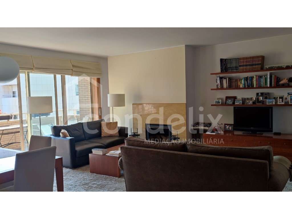 Apartamento T3 na Foz junto à Universidade Católica - Grande imagem: 2/33