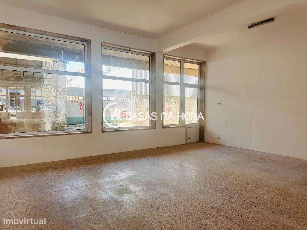 Loja / Armazém com Montra para a Rua no Feijó - Grande imagem: 4/13