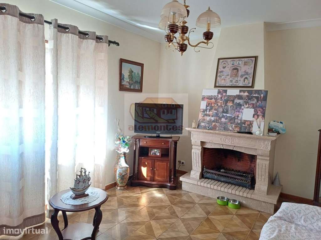 Moradia T5 em lote de 750 m2 - centro vila-8