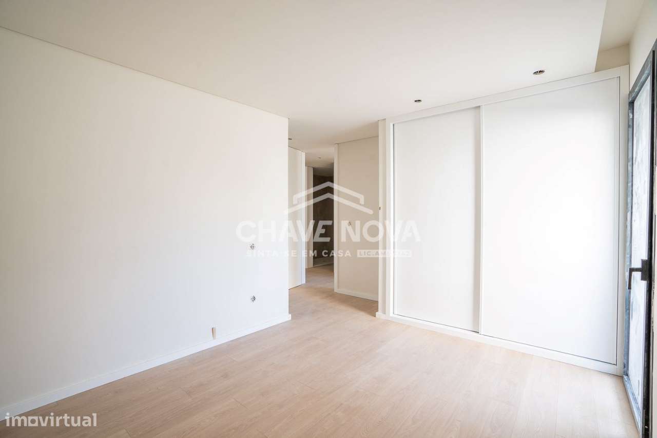 T2 Novo c/ Lugar de Garagem próximo ao Metro Linha Rubi - Grande imagem: 5/20