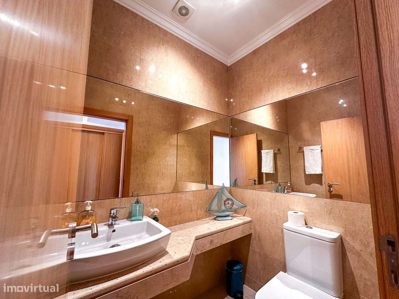 Moradia T5 com piscina privada aquecida em condomínio fechado em Carva-10