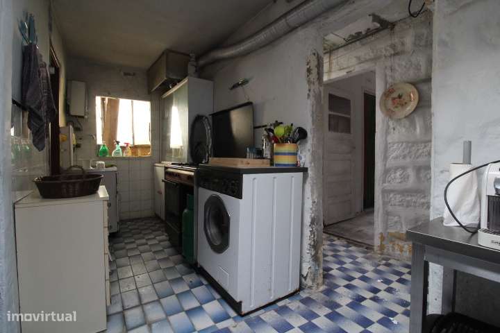 Moradia Geminada T1 P/ Restauro próximo da U.M e Hospital - Braga - Grande imagem: 5/16