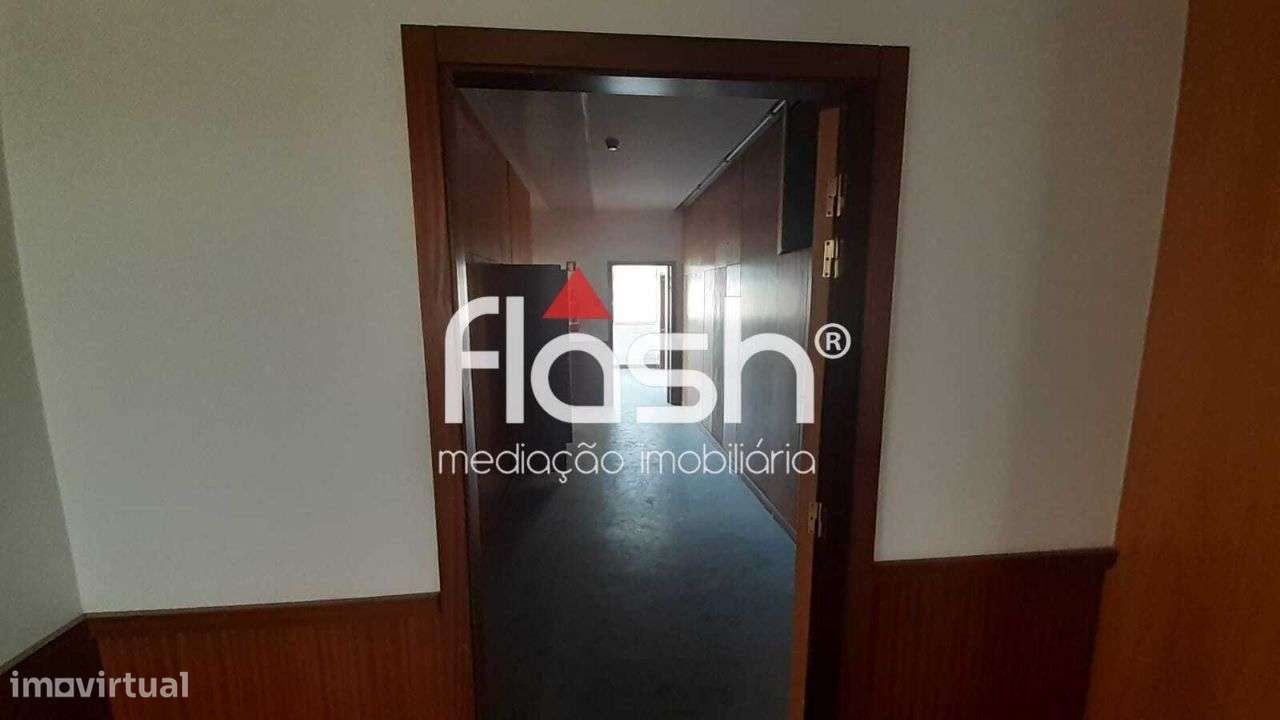 Venda de Espaço de loja/escritórios no Restelo-15