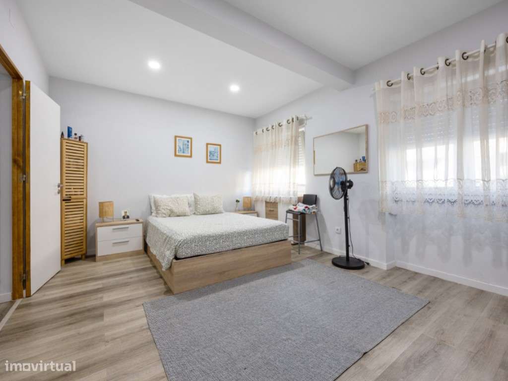 Apartamento de rés-do-chão, Térreo e remodelado, com Terraço. - Grande imagem: 5/23