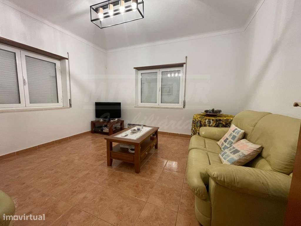 Moradia T5 com garagem, terraço e logradouro nas Ermidas-Sado-5