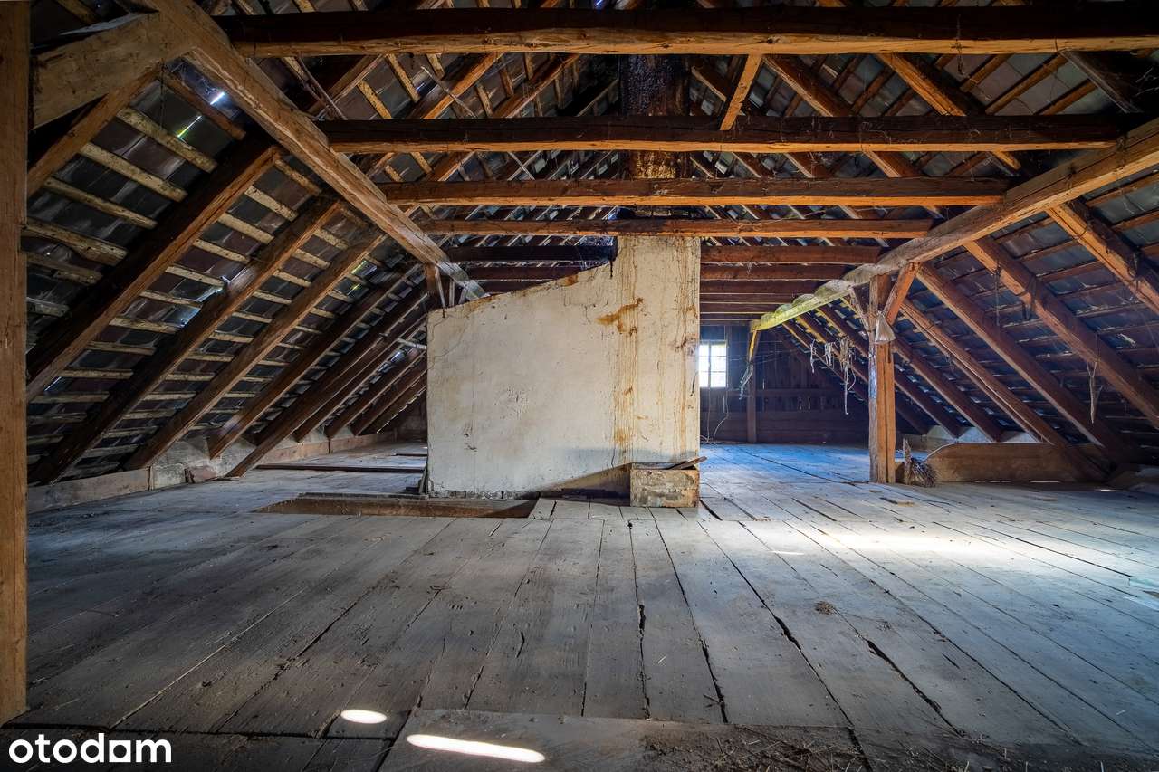 Dom z garażem i poddaszem w spokojnej okolicy-18