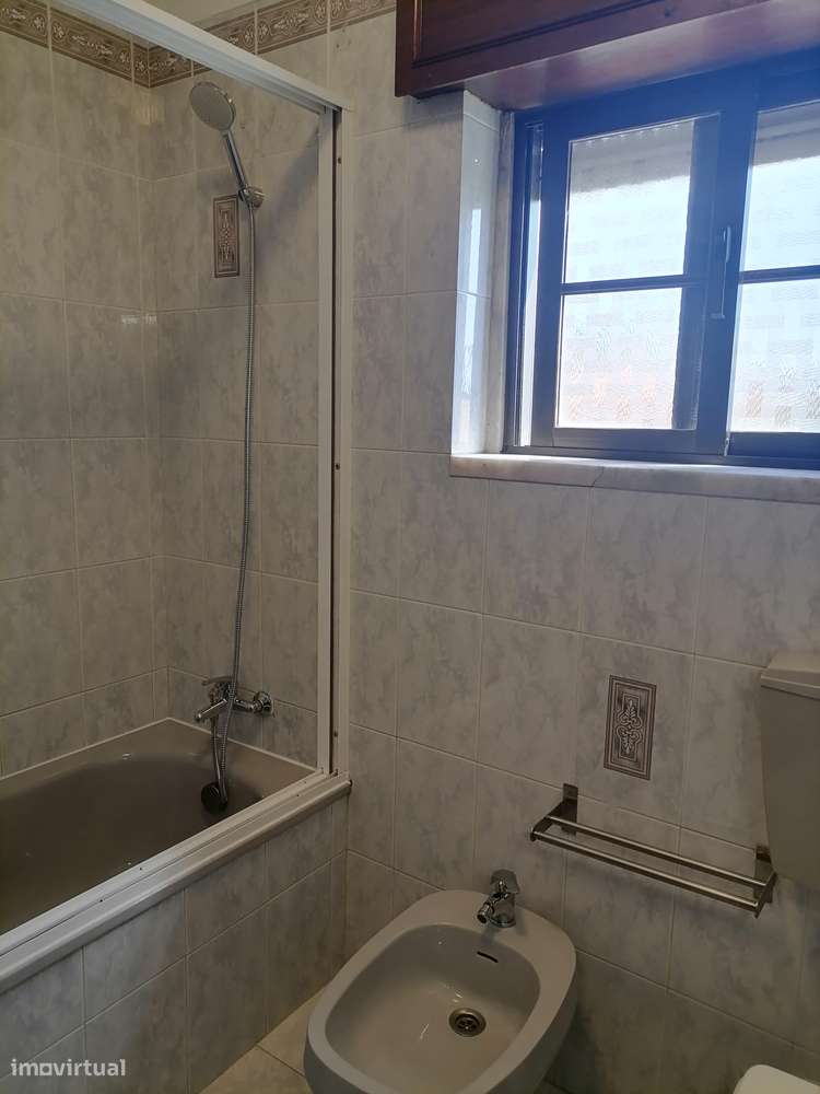 T3 Centro de Queijas, Oeiras. Com Parqueamento e Arrecadação.-21