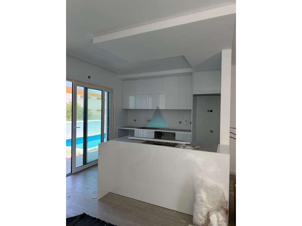 Moradia Térrea Isolada T3+1 com Piscina e Zona de Arrumos-5
