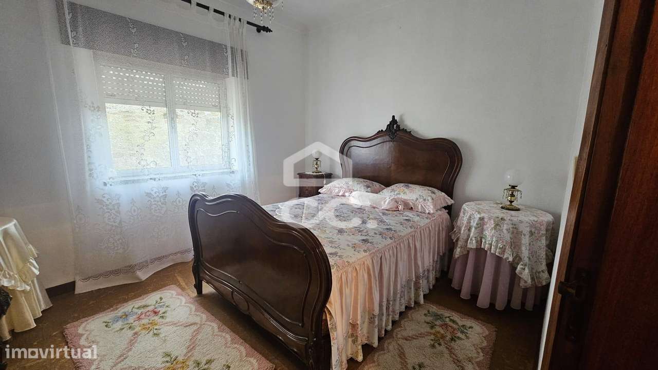 Moradia V4 com 174 M2, aproveitamento de sótão, garagem para 2 viatura-36