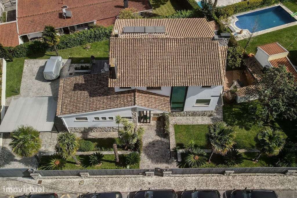 Moradia Elegante em Cascais com Jardim, Piscina e Áreas Amplas, para a - Grande imagem: 4/45