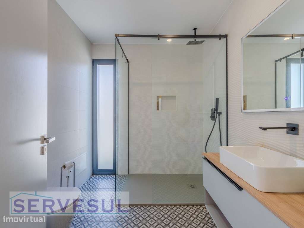 Moradia Moderna Geminada composta por 4 quartos e piscina privada, ...-16