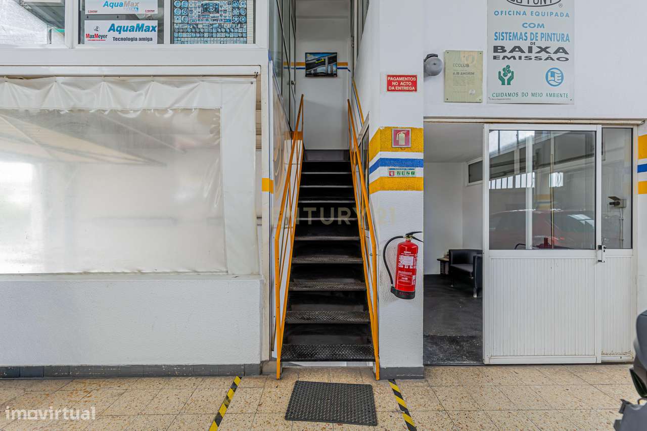 Trespasse Armazém Amplo com Oficina Totalmente Funcional Amadora-9