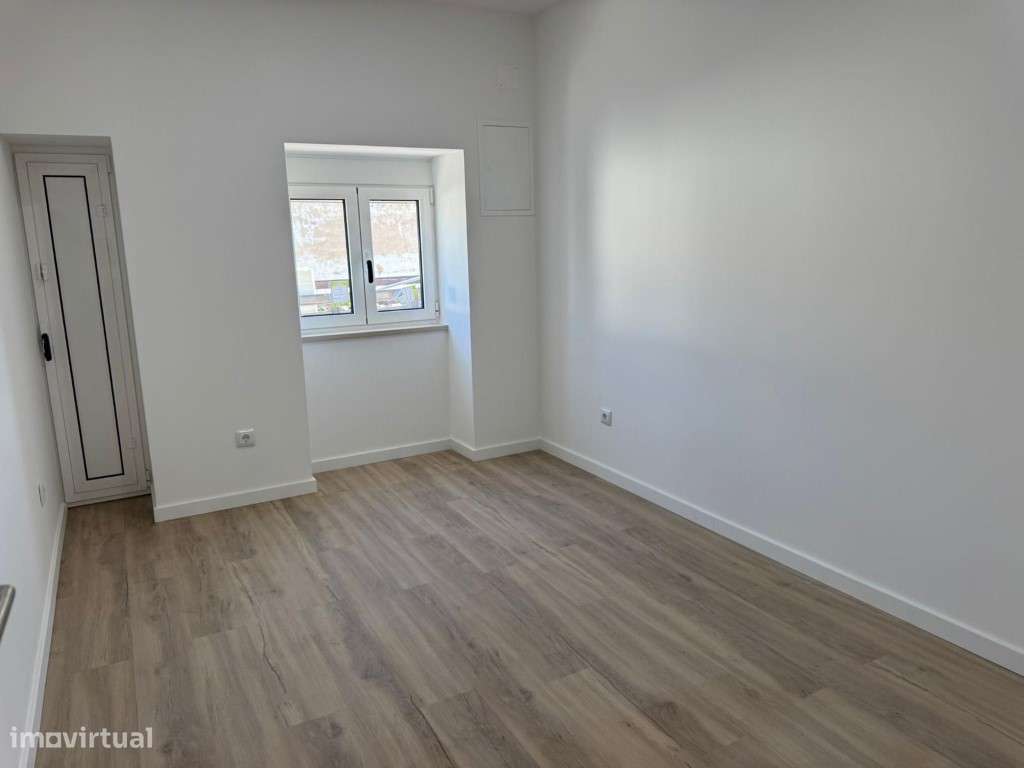 Moradia completamente remodelada na Carapinheira - Grande imagem: 5/14