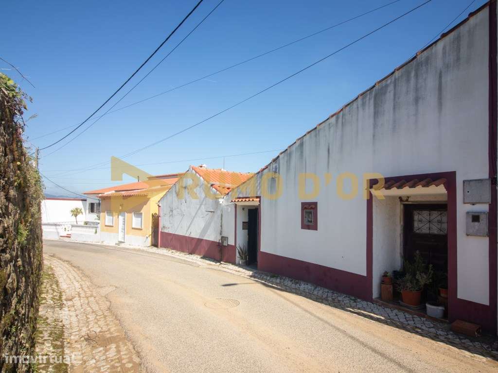 Moradia T3 +1 com Excelente Espaço e Tradição no Tojal - Alenquer-25