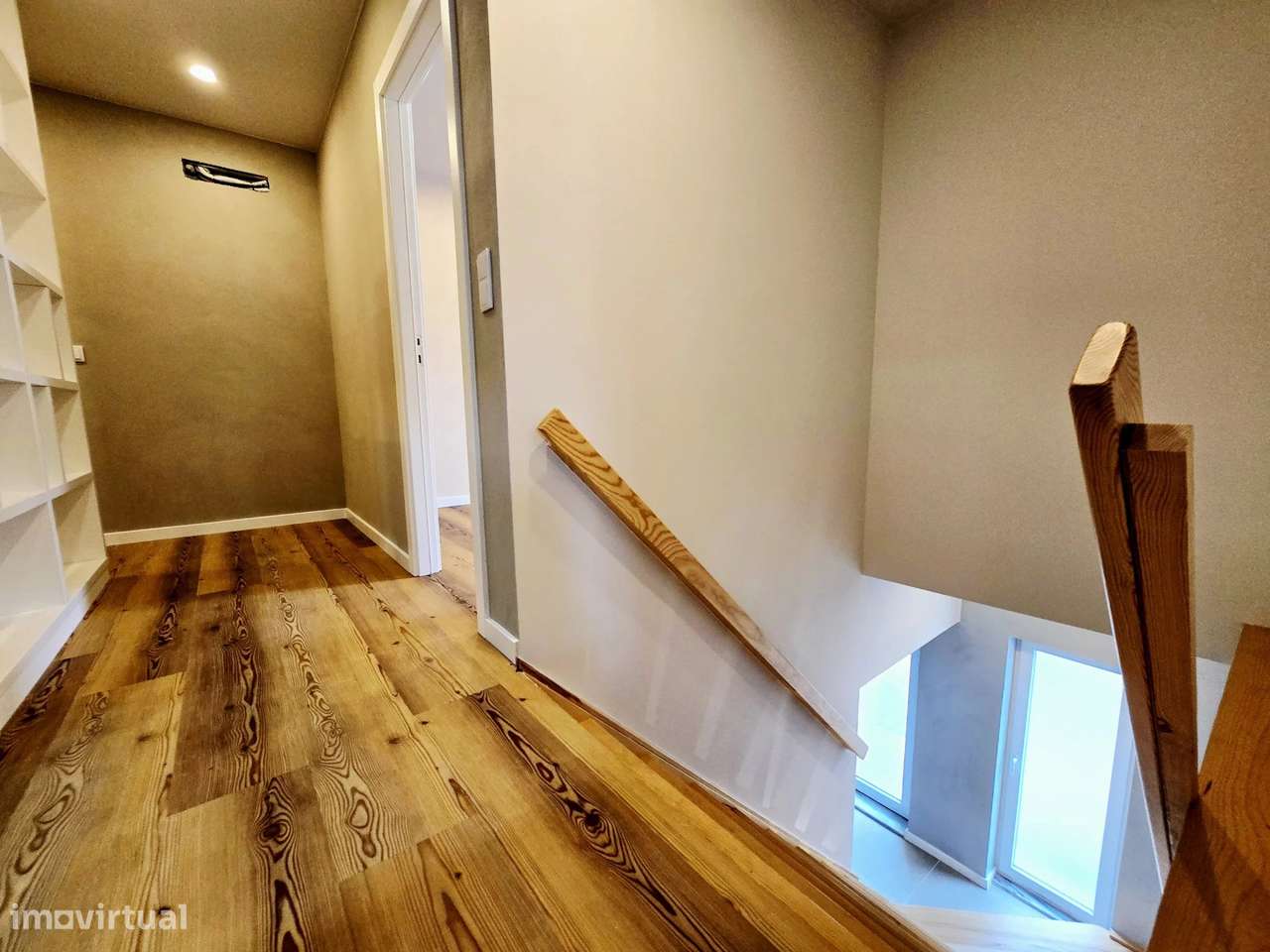 A casa onde o seu futuro começa – Moradia T3 remodelada, moderna e lum-22