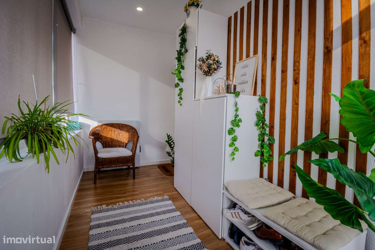 APARTAMENTO T2 remodelado impecável com terraço!-25