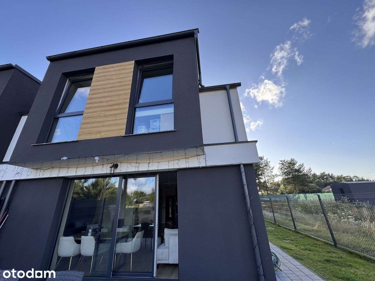 dom z pompą ciepła i panelami fotowoltaicznymi-6