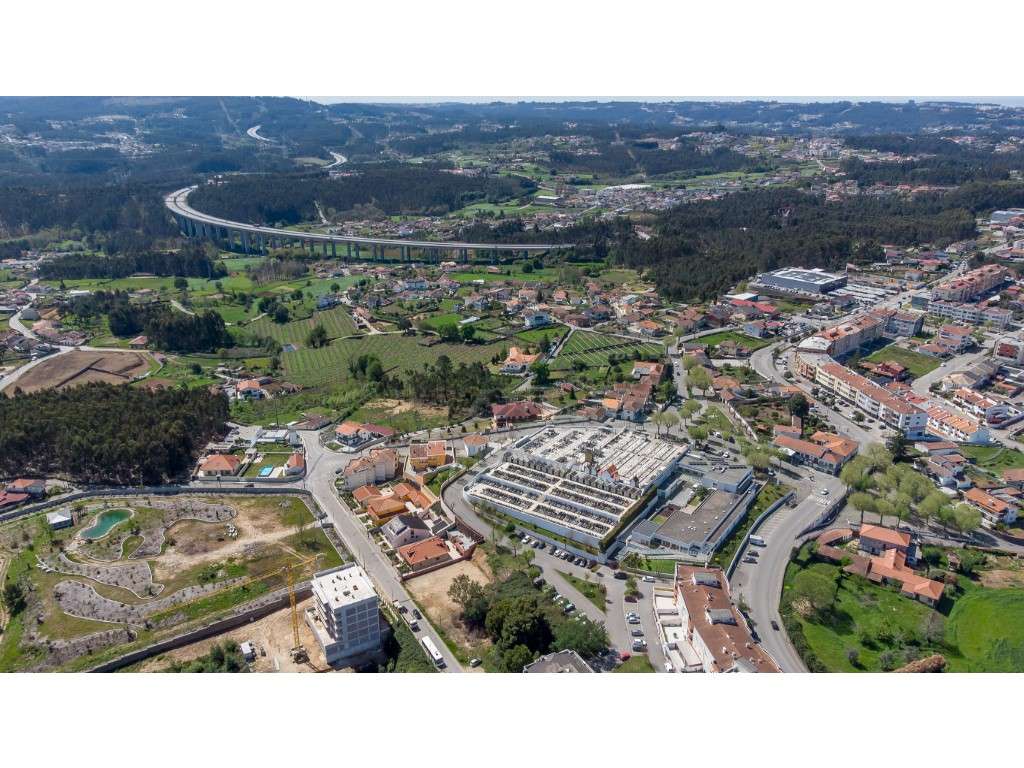 Terreno com 18414m² para construção pavilhões industriais junto à A...-14