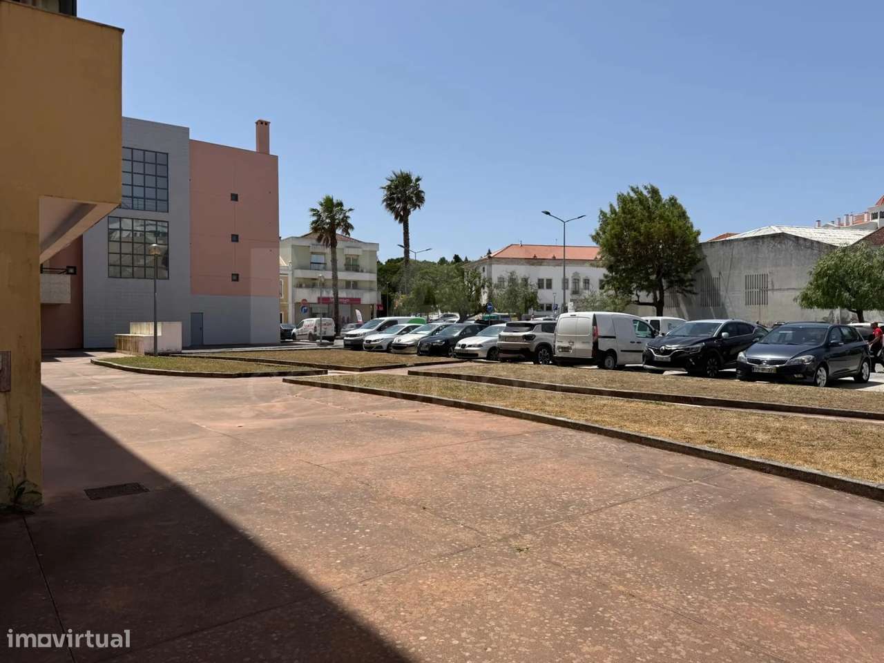 Apartamento T2 Semi-Novo | Terraço | Garagem | Bombarral-30