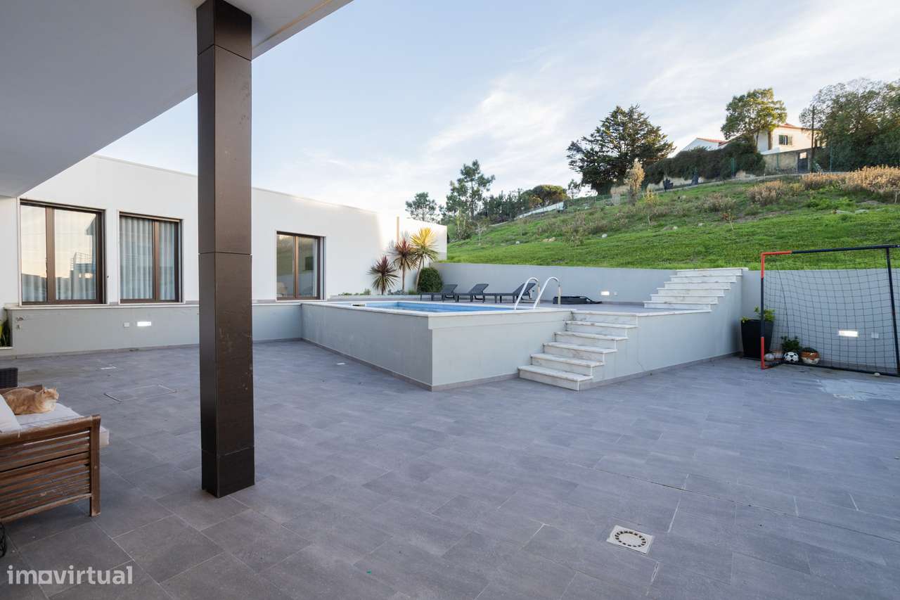 Luxuosa Moradia Térrea nos Arredores de Lisboa: Conforto, Privacidade - Grande imagem: 4/47