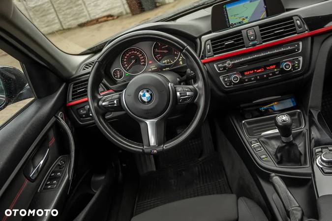 BMW Seria 3 320d Sport Line - 38