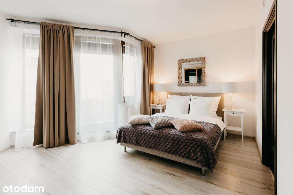 ##Apartament vis a vis Galerii Dominikańskiej #LUX#:)-0