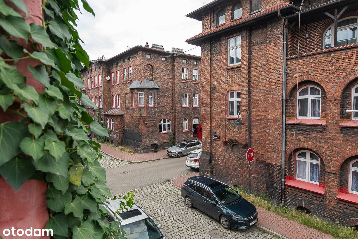 Nietuzinkowa kawalerka na zabytkowym Nikiszowcu-10