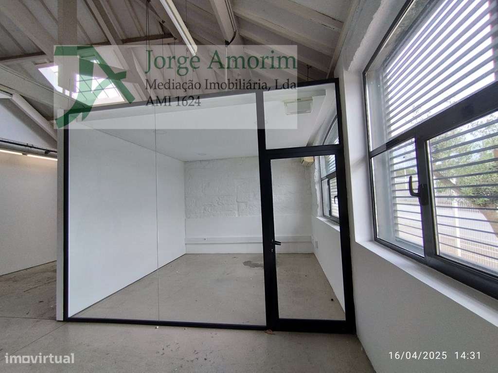 Armazém industrial com 1400 m2. Frente para A.E - A43 Porto - Gondo...-10