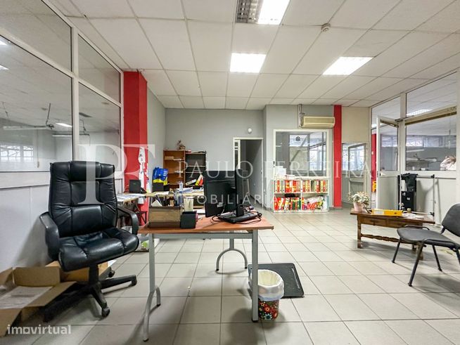 Armazém próximo do centro de Famalicão-11
