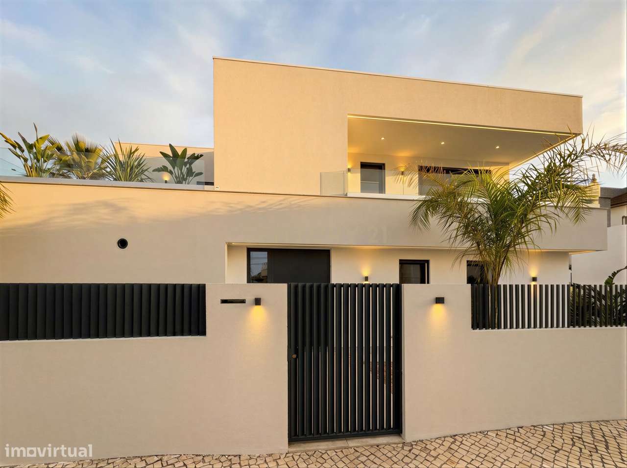 Exclusiva Moradia T4 com 4 Suites e Piscina Aquecida | Belverde - Grande imagem: 2/15