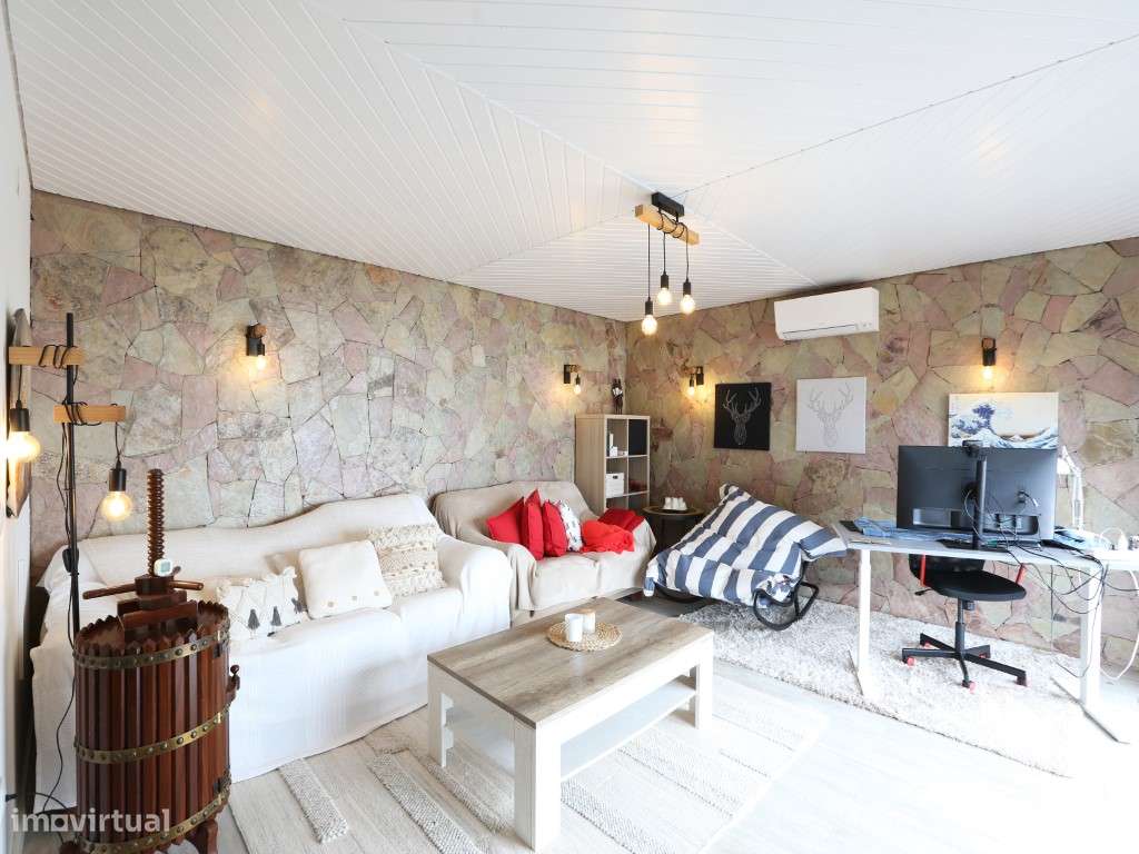 Moradia isolada V2+2 com vista mar na Praia da Légua-16