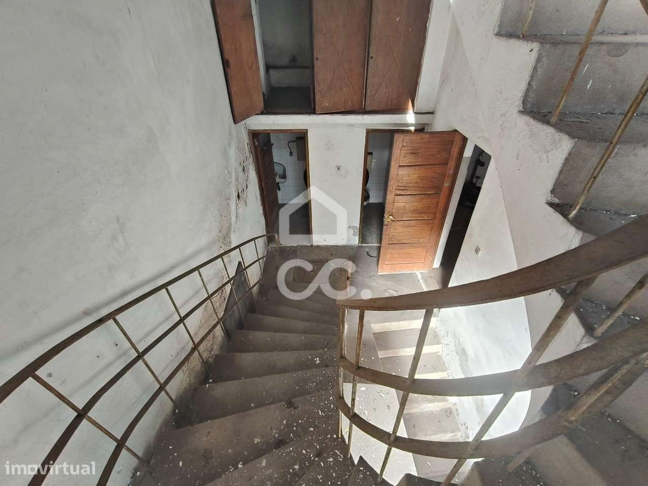 Armazém / Prédio com Potencial de Investimento em Águas Santas – Maia-16