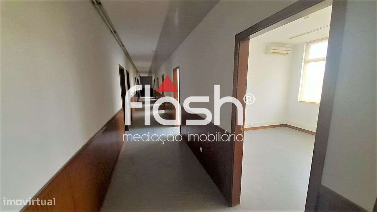 Venda de Espaço de loja/escritórios no Restelo-56