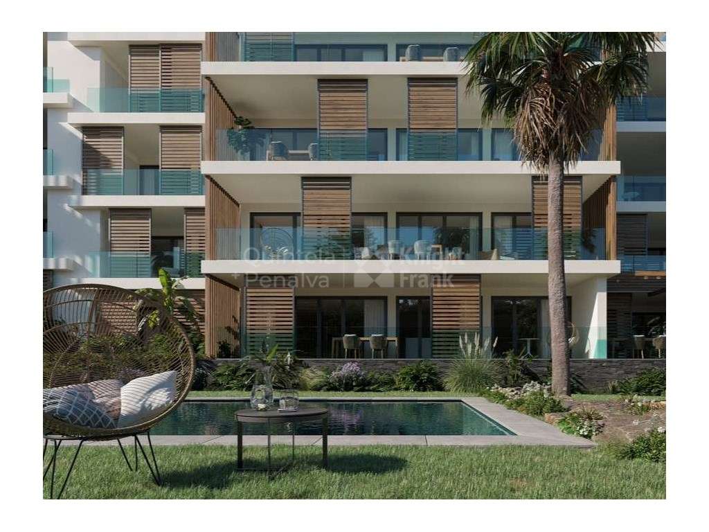 Apartamento T3 com jardim, localizado na Parede, Cascais-23