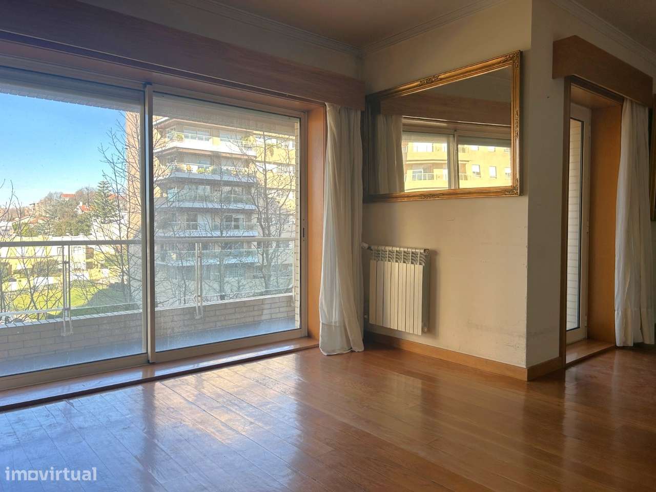 Apartamento T3 com Varanda junto à Praça do Império – Foz do Douro-6