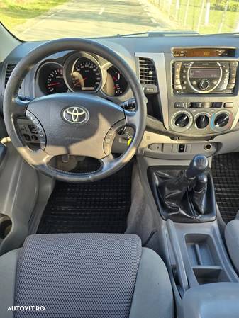 Toyota Hilux 4x4 Cabina Dubla Style - 6