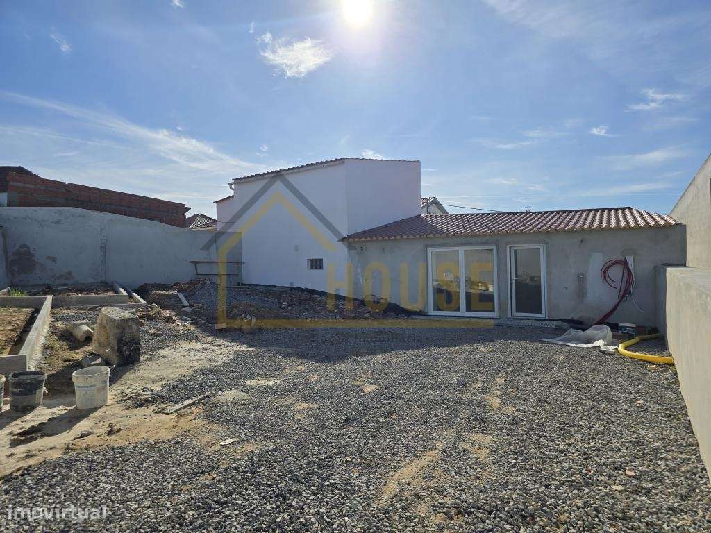 Moradia T3, com espaço exterior perto da Praia-13
