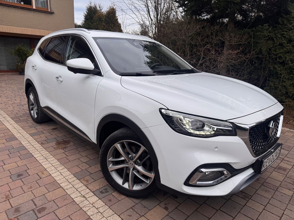 MG EHS Luxury 2022