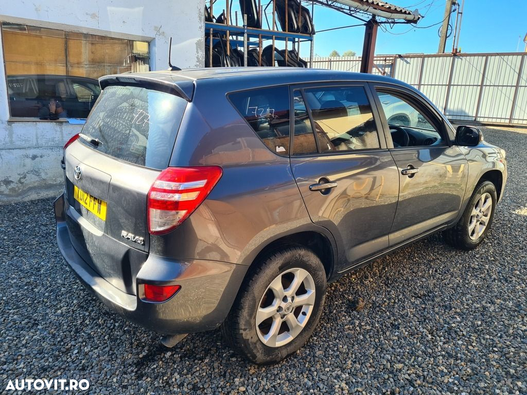 Dezmembrez Toyota RAV 4 III Facelift 2.2 Diesel - 7