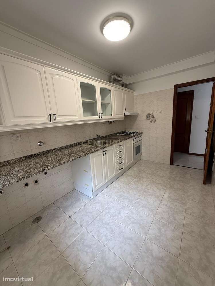 T0 para arrendamento na Tapada das Mercês - Grande imagem: 2/19