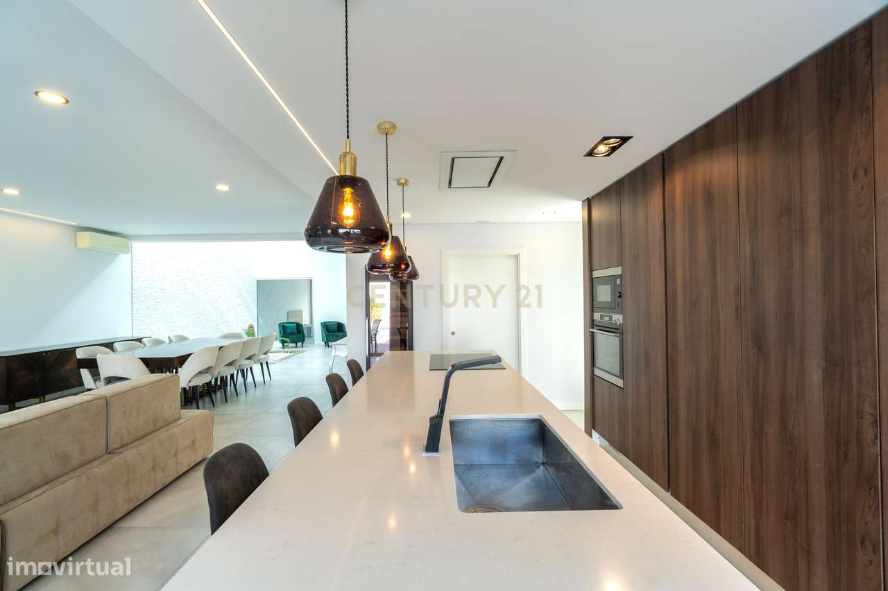 Moradia Contemporânea T3+2 | Zona Premium - Montenegro, Faro-6