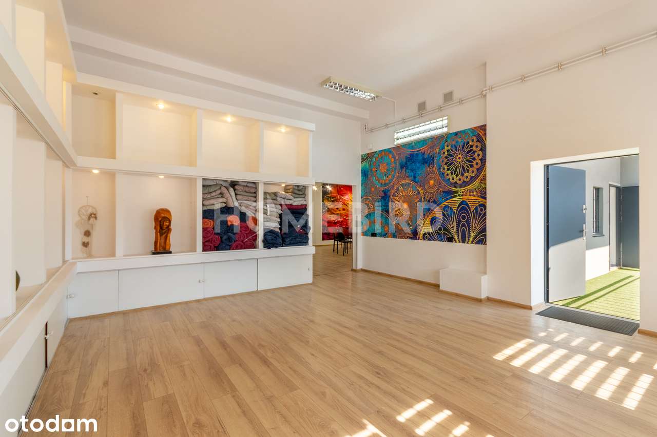 Funkcjonalny lokal usługowy z komfortowym mieszkaniem-11