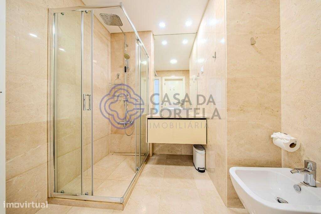 Apartamento Duplex T5 de Luxo com Terraço, Piscina e Garagem – Estoril-30