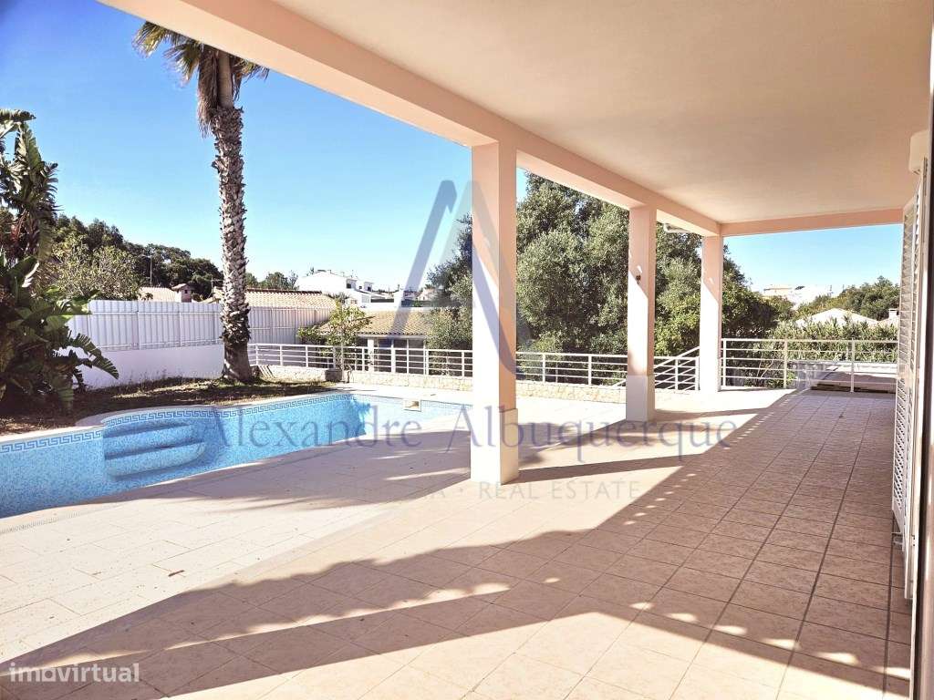 Moradia Isolada com Piscina T3+2-58