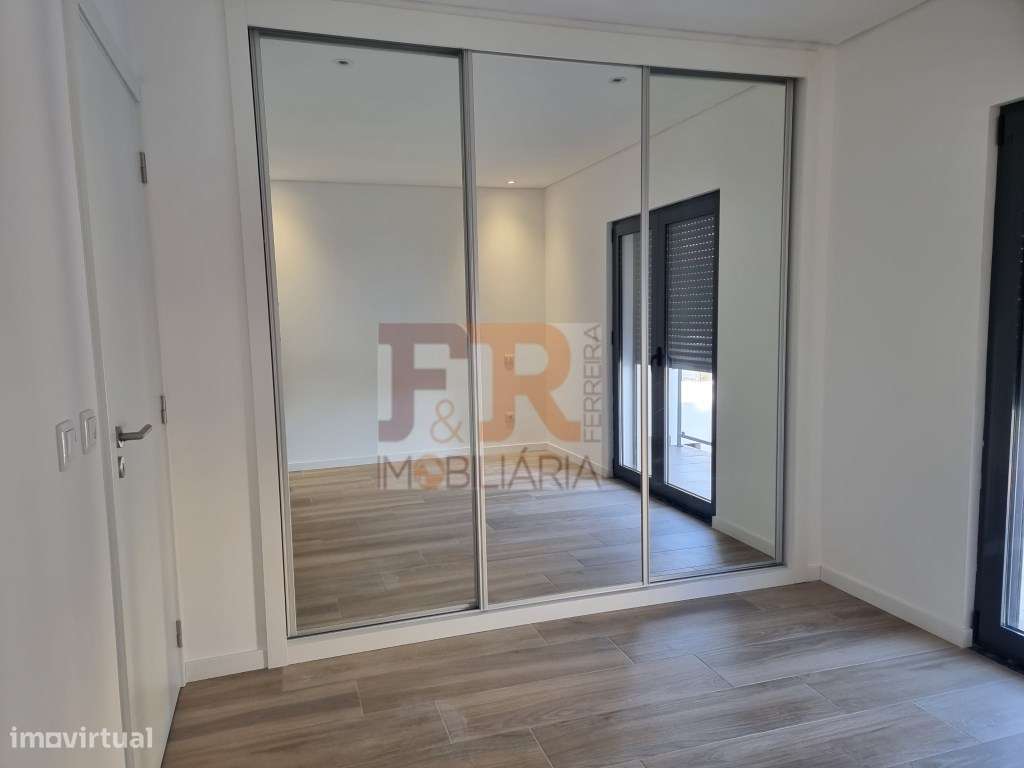 Moradia Geminada T3 com garagem e Terraço Quinta do Conde Sesimbra-26