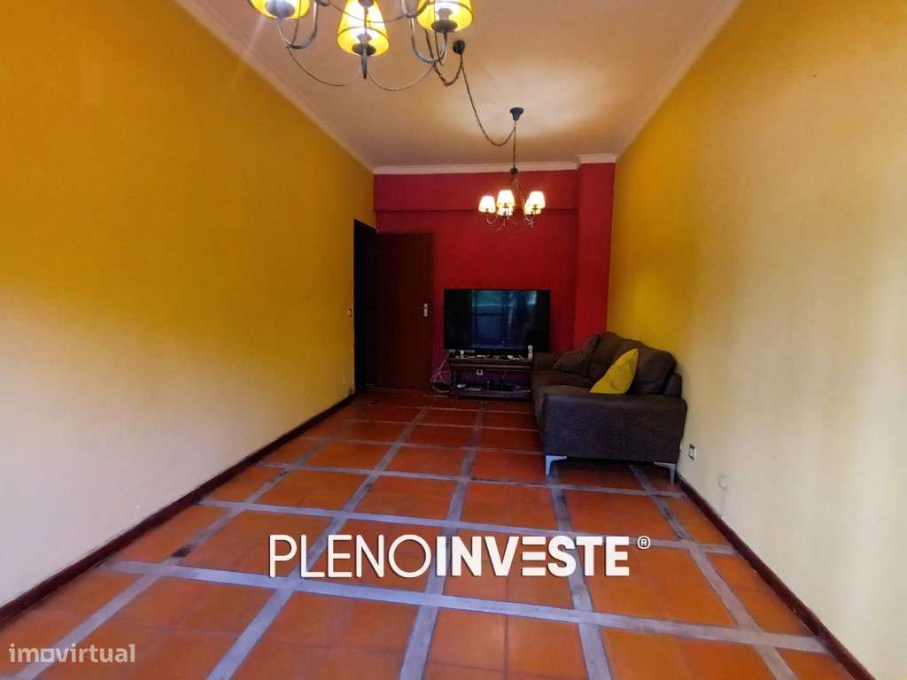 T2 com Excelente Potencial + Arrecadação de 40m2 em Corroios-13