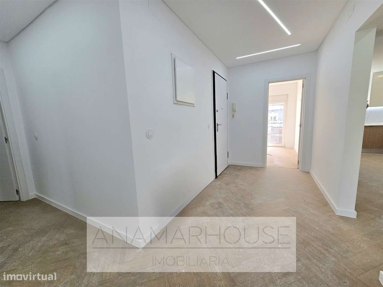 T3 Remodelado com varandas na Amadora, Mina De Água-12